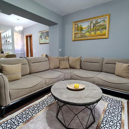 Jon'S Apartment Tiranë Ngoại thất bức ảnh