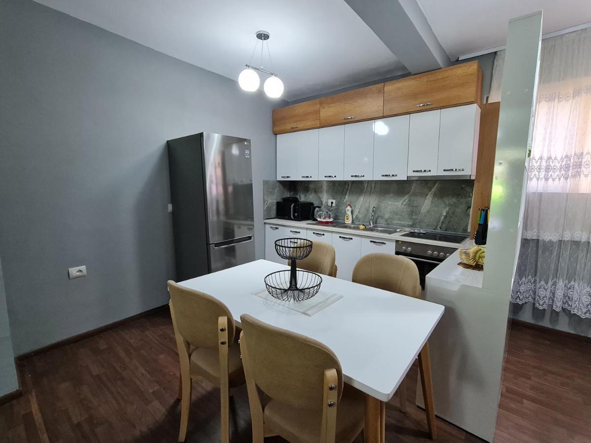 Jon'S Apartment Tiranë Ngoại thất bức ảnh